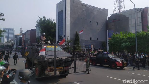 Demo Tolak Omnibus Law di Harmoni