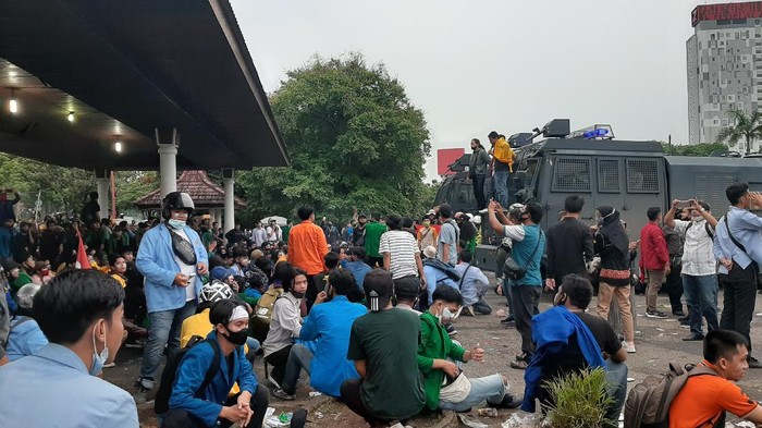 Demo Tolak Omnibus Law di Palembang berakhir damai