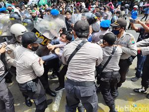 Demo Tolak Omnibus Law di Situbondo Sempat Diwarnai Bentrokan
