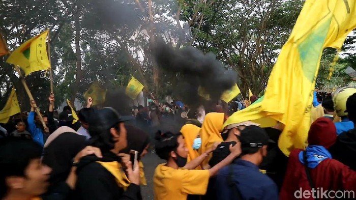 Demo tolak UU Cipta Kerja di Bone, Sulsel