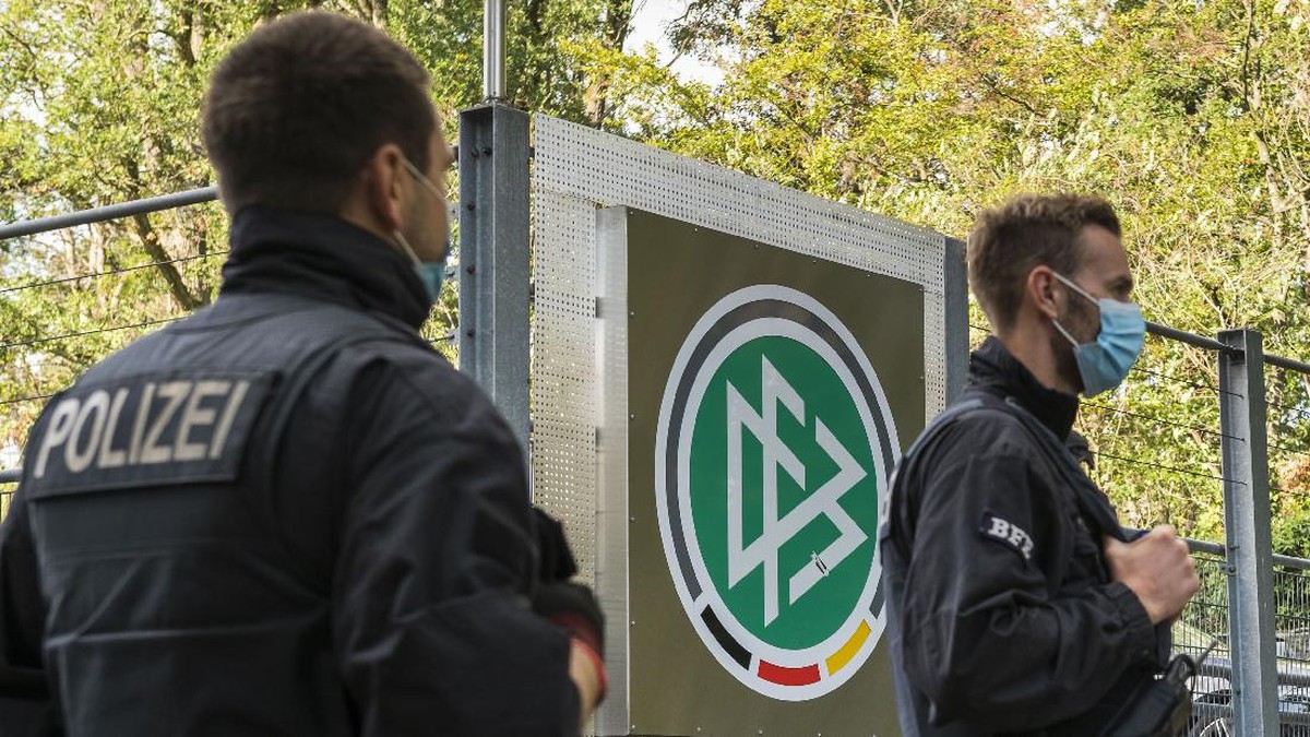 Kantor Federasi Sepakbola Jerman (DFB) digerebek polisi usai dugaan penggelapan pajak. (Foto: Getty Images/Thomas Lohnes)