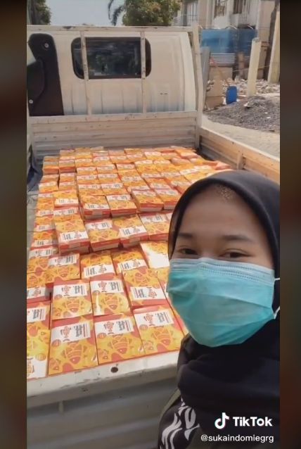 Beli Ngikan Tiap Hari, Netizen Ini Dikirimi Satu Truk oleh Selebgram