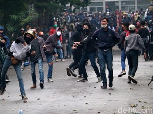207 Orang Ditangkap Usai Demo Ricuh di DPRD Jabar-Gedung Sate