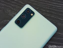 Unboxing Galaxy S20 FE, Ponsel Rp 10 Juta Berpenampilan Trendi