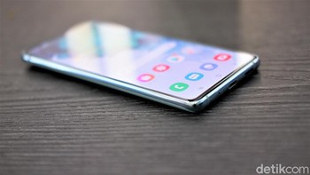 Di bagian bawah hanya terdapat port USB Type C dan speaker. Foto: Adi Fida Rahman/detikINET