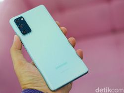 Unboxing Galaxy S20 FE, Ponsel Rp 10 Juta Berpenampilan Trendi
