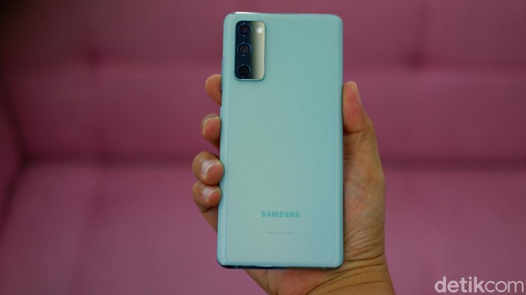 Unboxing Galaxy S20 FE, Ponsel Rp 10 Juta Berpenampilan Trendi