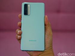 Unboxing Galaxy S20 FE, Ponsel Rp 10 Juta Berpenampilan Trendi