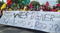 Mereka menyuarakan aspirasi menolak UU Cipta Kerja. Mereka menyuarakan aspirasi menolak UU Cipta Kerja.
