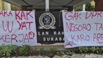 Gedung DPRD Surabaya Diduduki Mahasiswa Gedung DPRD Surabaya Diduduki Mahasiswa