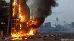 Giliran Pos Polisi Harmoni yang Dibakar Massa