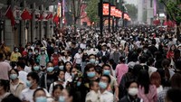 Golden Week tahun ini memang special. Peringatan Festival Pertengahan Musim Gugur ini bertepatan dengan berdirinya Republik Rakyat China. Dilaporkan BBC, sekitar 550 juta orang akan melakukan perjalanan domestik selama libur 8 hari pada 1-7 Oktober 2020 itu. 