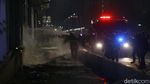 Polisi Gunakan Water Canon untuk Padamkan Halte Tosari