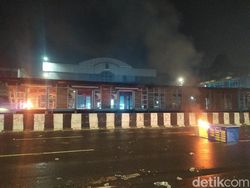Jelang Tengah Malam, Muncul Api di Halte TransJakarta Harmoni Jakpus