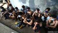 Remaja yang diamankan polisi itu sebanyak 25 orang.