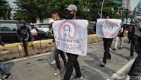 Diketahui, disahkannya UU Cipta Kerja oleh DPR pada Senin (5/10) lalu memicu gelombang protes masyarakat di berbagai wilayah Indonesia.  