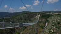Jembatan gantung pejalan kaki terpanjang di dunia akan segera dibuka di Portugal akhir bulan Oktober. (516 Arouca/Facebook)