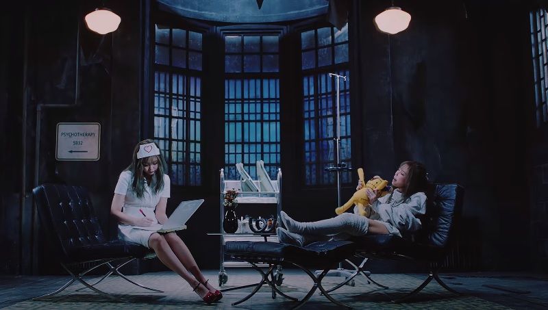 Jennie Blackpink Jadi Perawat di MV Lovesick Girls