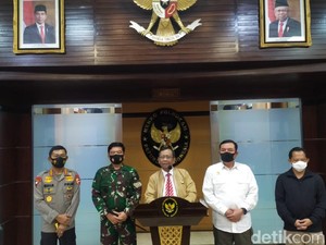 Didampingi Kapolri hingga Panglima, Mahfud Gelar Konpers Sikapi Demo Rusuh