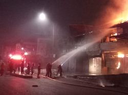 Anies Lihat Situasi Bioskop Grand Theater yang Terbakar