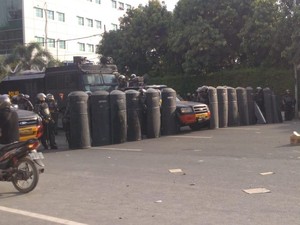14 Polisi Terluka Saat Amankan Demo Ricuh di DPRD Sumut