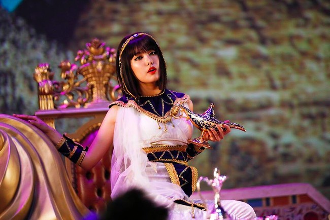 Untuk MV mereka yang bertajuk BAAM, para personel Momoland mengenakan kostum dengan berbagai budaya dari negara-negara berbeda. Tapi beberapa kostum dianggap rasis dan stereotipikal. Dua di antaranya kostum bertema Mesir dan Meksiko. Foto: Istimewa