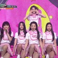 Member Bonus Baby dikritik karena kostum mereka yang seperti baju bayi dilengkapi dengan bib dan Lolita. Kostum tersebut dianggap menjadikan anak di bawah umur sebagai objek seksual. Foto: Istimewa