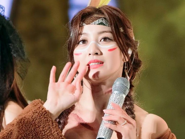 7 Kostum Artis K-pop yang Kontroversial, Jennie BLACKPINK hingga Jihyo TWICE