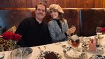 Momen Seru Lily Collins Saat Ngemil Croissant di Emily in Paris