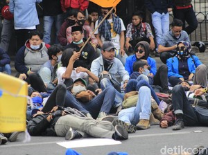 Mahasiswa-Buruh Mulai Kepung Gedung DPRD Jabar dan Gedung Sate