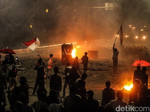 Demo Omnibus Law Rusuh, MUI Minta Jokowi Tak Biarkan Aparat Brutal