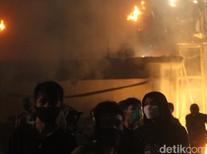 Gelombang Demo Ricuh Omnibus Law di Penjuru Nusantara