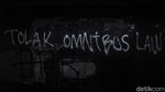 Pecah! Foto-foto Rusuh Imbas Demo Tolak UU Omnibus Law