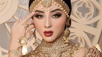 Margin Wieheerm berbusana India dalam foto lain. (Foto: Instagram @luckyhakim9)