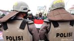 Massa Aksi Tolak UU Omnibus Law Kepung Harmoni