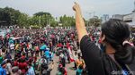 Massa Aksi Tolak UU Omnibus Law Kepung Harmoni