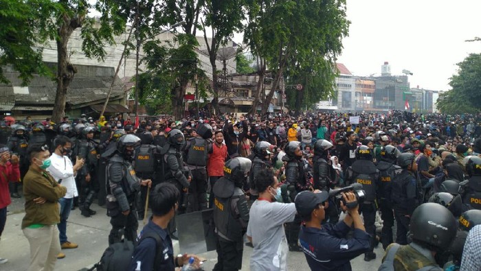 Massa demo di Jalan Suryopranoto, Jakpus (Foto: Sachril/detikcom)