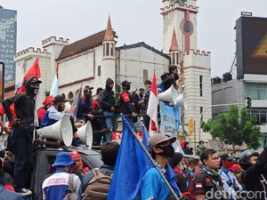 Berkumpul di Harmoni, Massa Protes Pengesahan Omnibus Law