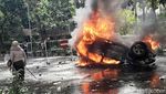 Anarkis, Mobil Pemkot Malang Dibakar Pedemo