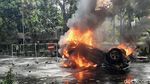 Anarkis, Mobil Pemkot Malang Dibakar Pedemo