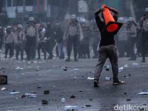 Postingan Admin Medsos Provokasi Demo: Bawa Batu-Bulan Kehancuran
