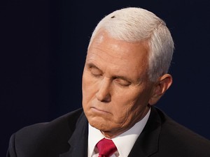 Lalat Hinggap di Kepala Pence Saat Debat Cawapres, Netizen Ramai