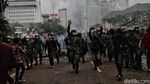 Momen TNI AD Tenangkan Massa Bikin Hati Adem