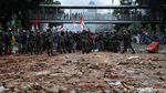 Momen TNI AD Tenangkan Massa Bikin Hati Adem