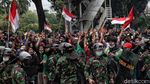 Momen TNI AD Tenangkan Massa Bikin Hati Adem