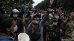 Momen TNI AD Tenangkan Massa Bikin Hati Adem