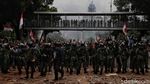 Momen TNI AD Tenangkan Massa Bikin Hati Adem
