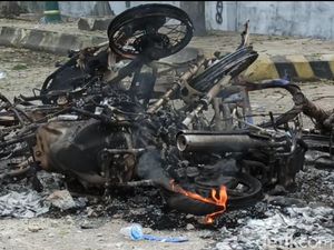 4 Motor Termasuk Milik Polisi Dibakar Massa Demo di Palopo