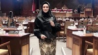 Mulan Jameela pun jadi sasaran netizen lewat unggahannya beberapa hari lalu. Mereka bertanya di mana hati nurani Mulan sebagai wakil rakyat. Dok. Instagram/mulanjameela1