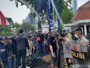Kata Warga Surabaya soal Demo Omnibus Law Anarki: Mencekam Kayak di Film Perang